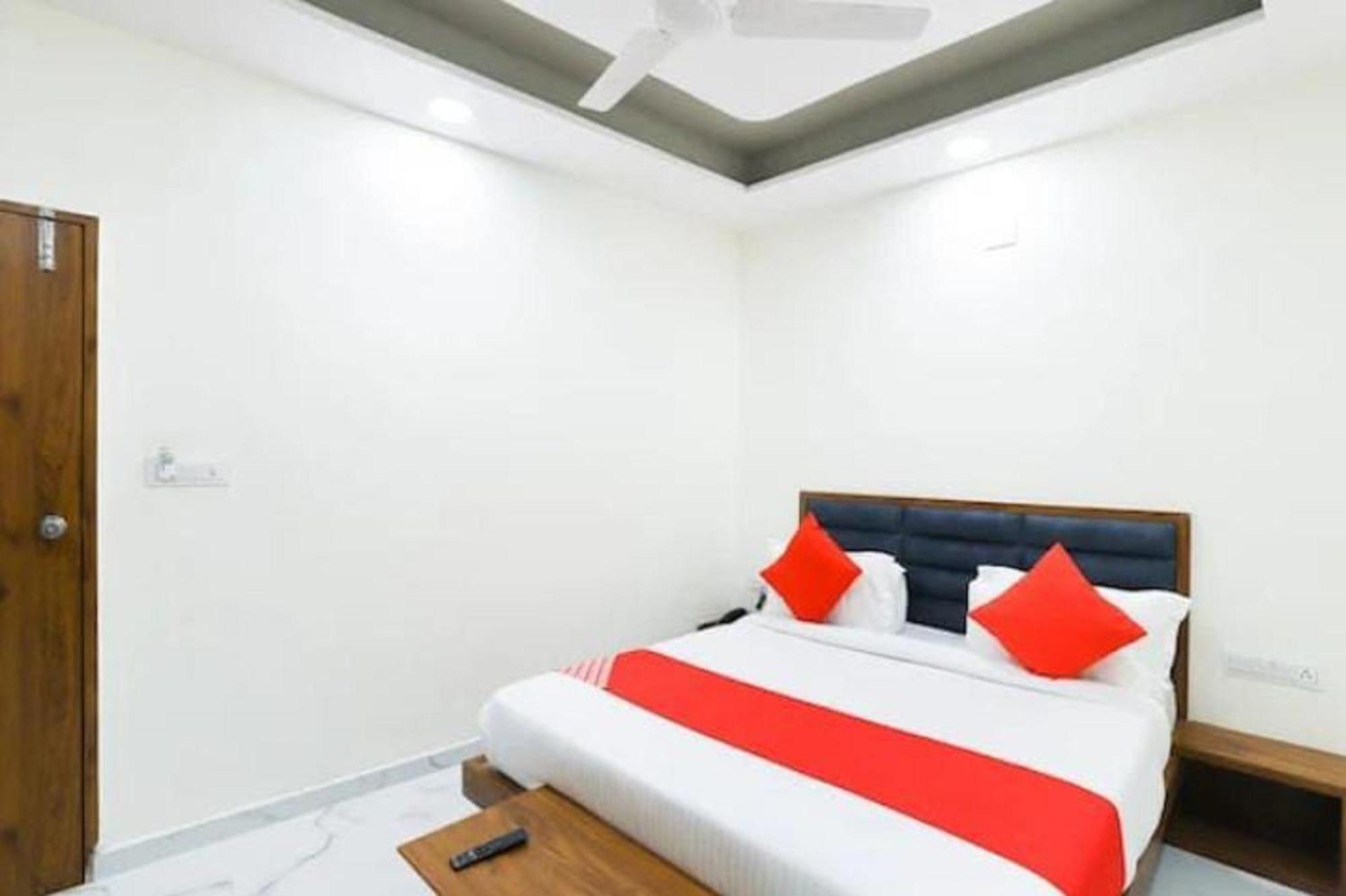 Hotel New Lake View Ahmedabad Eksteriør bilde