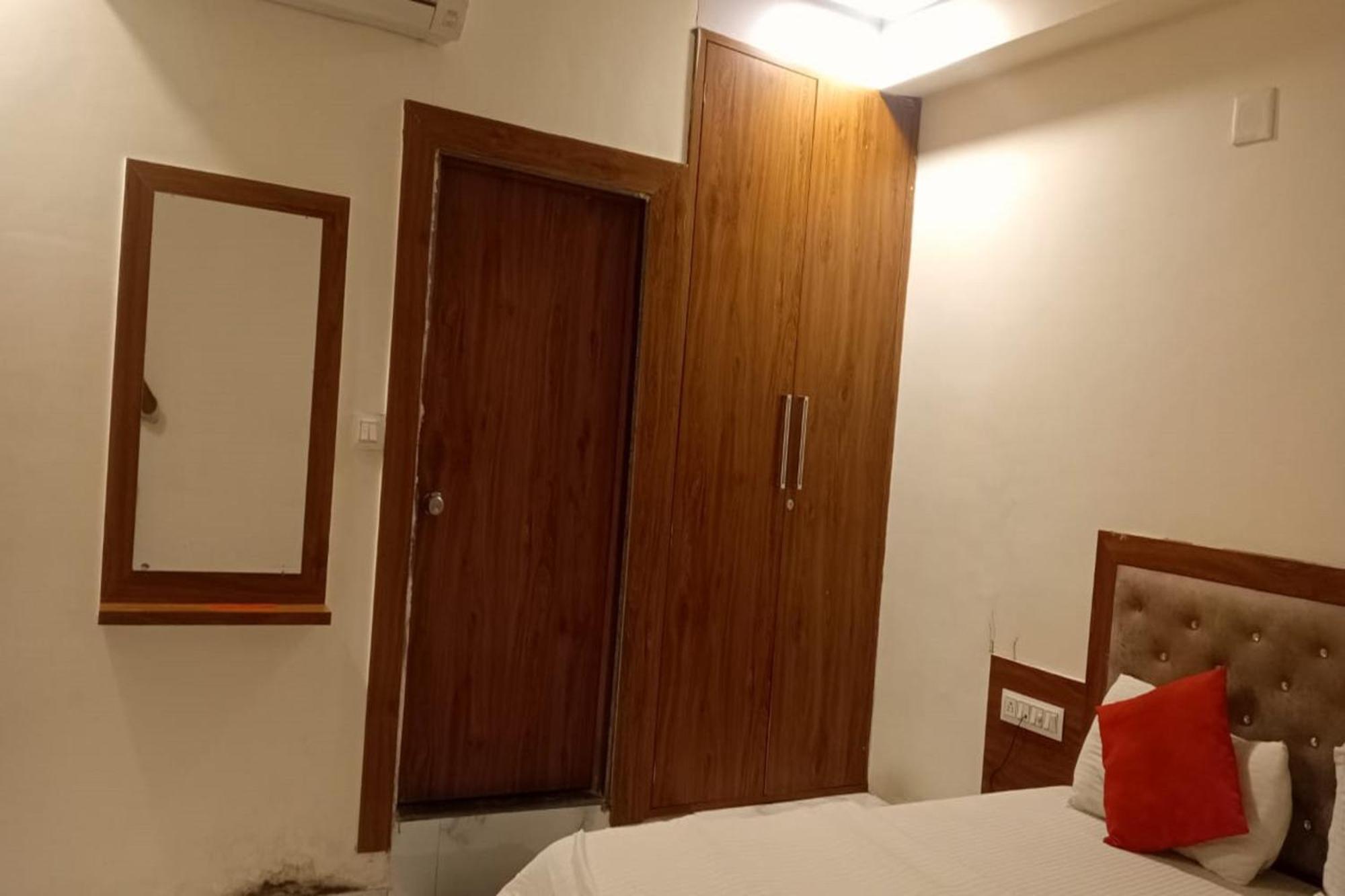 Hotel New Lake View Ahmedabad Eksteriør bilde